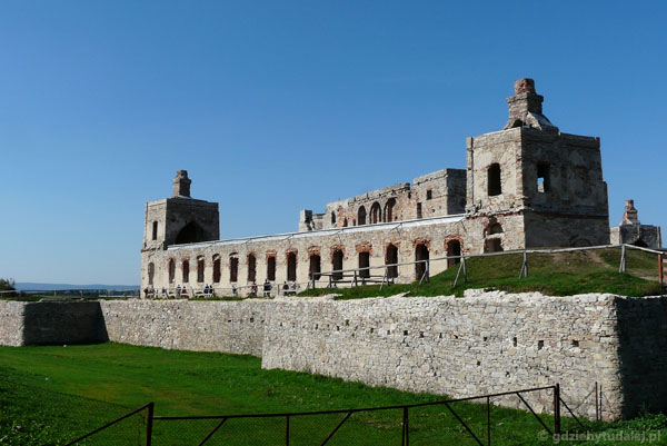 Zamek Krzyżtopór (XVIII), Ujazd