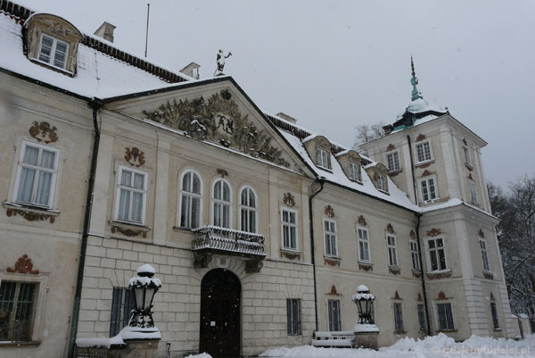 Pałac w Nieborowie (barokowy, kon. XVII w, przeb.).