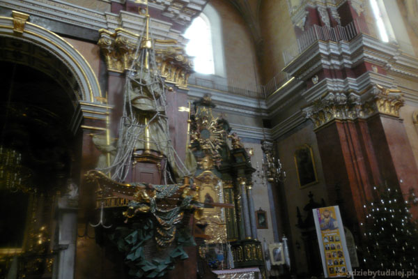 Kazalnica (XVIII) w kościele Karmelitów Bosych.
