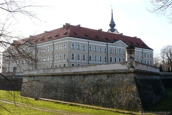 Zamek Lubomirskich (kon. XVI, przeb. XIX-XX).