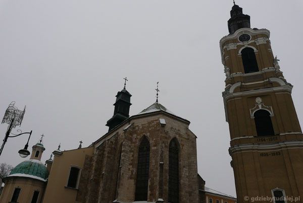 Katedra (XV, przeb. XVIII, XIX) i barokowa (XVIII) dzwonnica.