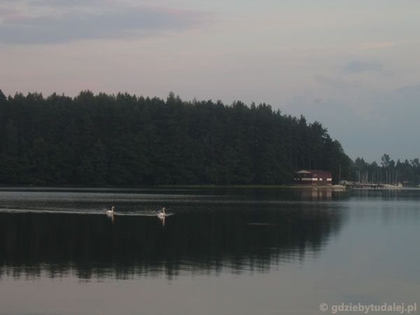 Jezioro Wdzydze wieczorem