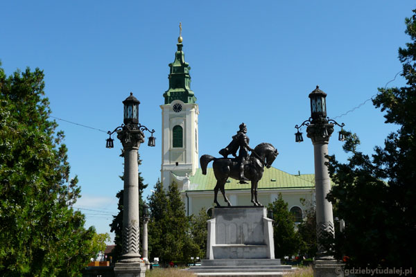 Pomnik Michała Walecznego i kościół Św. Władysława (XVIII w).
