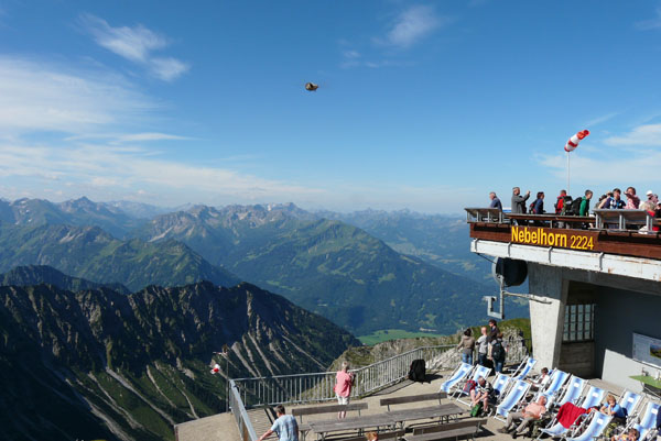Szczyt Nebelhornu (2221 m n.p.m.) z gigantyczną muchą.