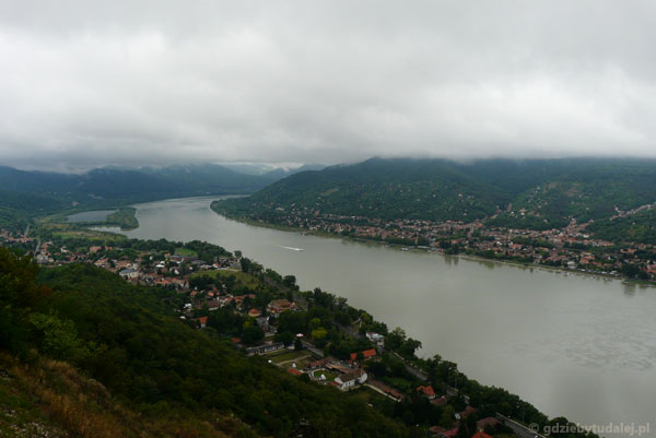 Widoki z zamku na zakole Dunaju.