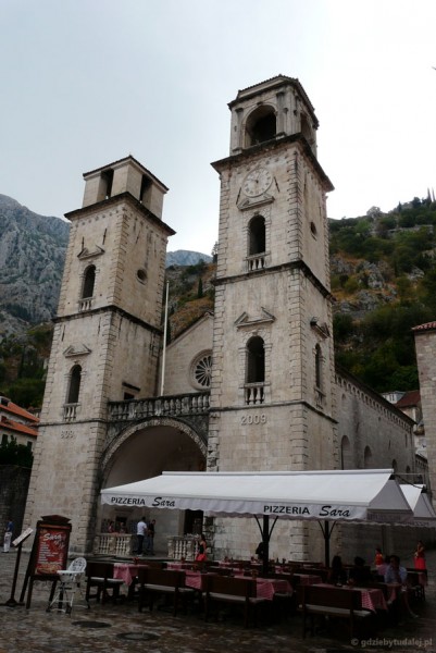 Romańska (XII) katedra św. Tryfuna, Kotor.