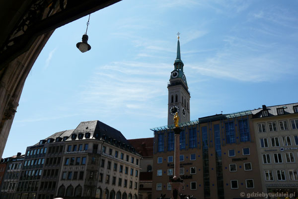 Plac Mariacki z Kościołem Św. Piotra (gotycki, przeb. barok).
