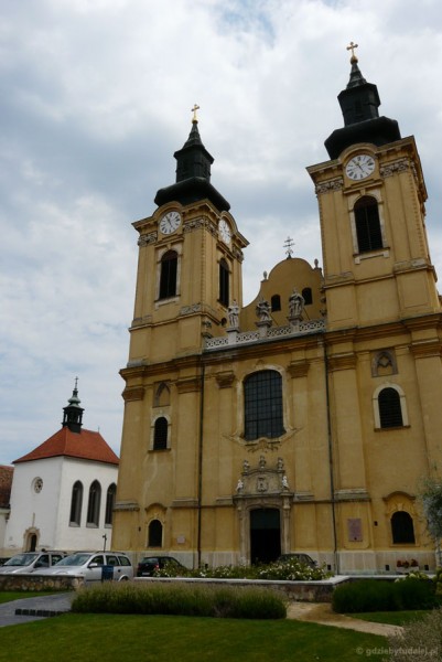 Katedra Św. Stefana (pocz. XIII, przeb. XVIII barokowa).