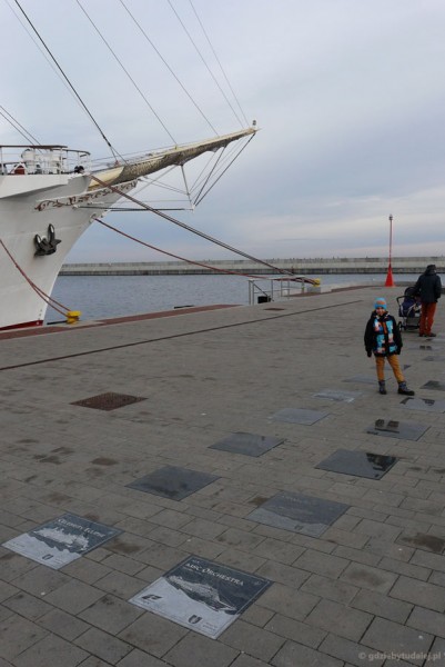 Patrzymy, jakie statki cumowały w Gdyni.