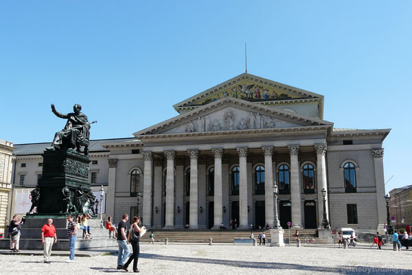 Teatr Narodowy, Maksymilian I Józef, pierwszy król Bawarii.