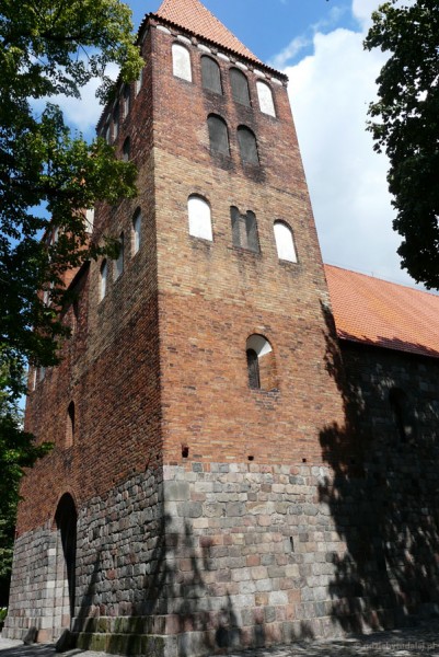 Romański (kon. XII) kościół NMP, Inowrocław.