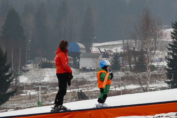 Pierwsza lekcja Tymusia na nartach.