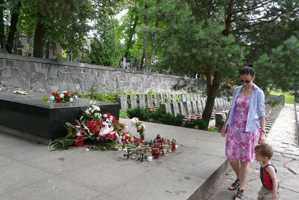 Cmentarz na Rossie, Matka i Serce Syna.