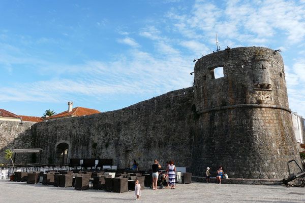 Mury starego miasta w Budvie.
