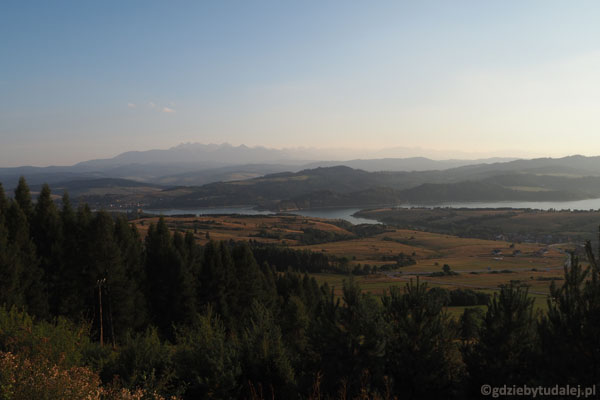 Widoki z góry Wdżar (767 m n.p.m.) - Jezioro Czorsztyńskie i Tatry.