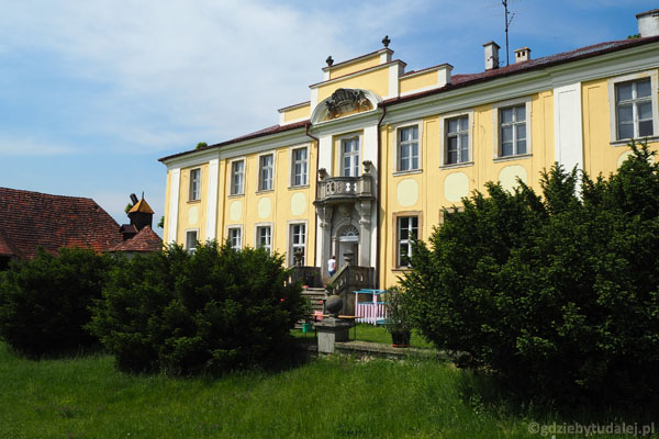 Barokowy pałac Lenno.