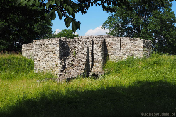 Ruiny zamku biskupów krakowskich.