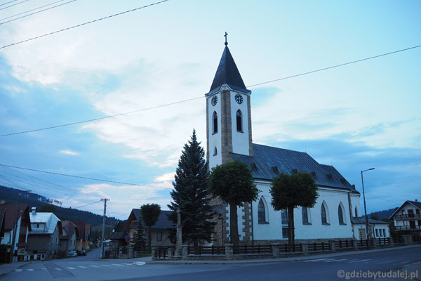 Kościół w Zubercu pochodzi z lat 30. XX w.