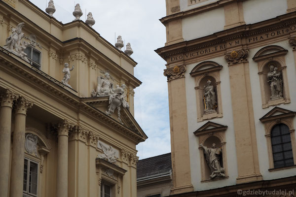 Walka na zdobienia - kościół jezuitów vs. Austriacka Akademia Nauk.