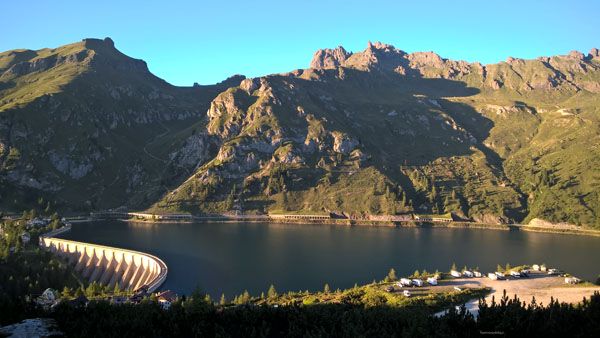 Punkt startu - jezioro zalewowe Lago di Fedaia.