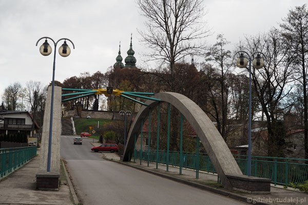 Cło za przeprawę przez most pobierał kiedyś klasztor.